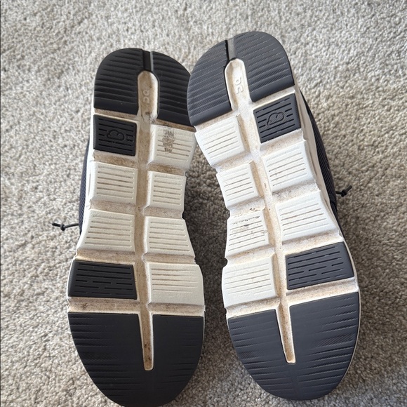 OnCloud Kids Running Dark Gray Sneakers - Picture 8 of 12